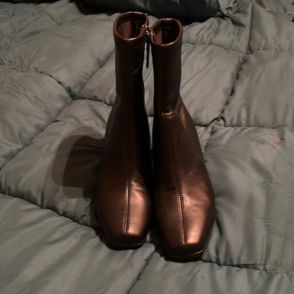 Aerosoles Women's Cinnamon Mid Calf Boot, size 8, black, only worn once or twice - Picture 3 of 7